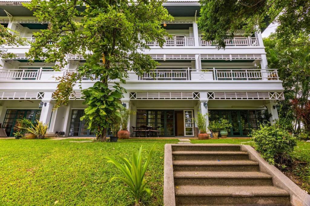 4 Bedroom Townhouse In Great Location! HHQ Extérieur photo