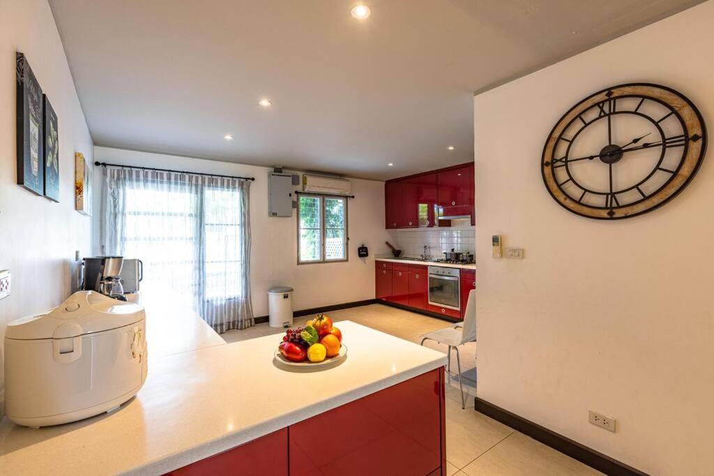4 Bedroom Townhouse In Great Location! HHQ Extérieur photo