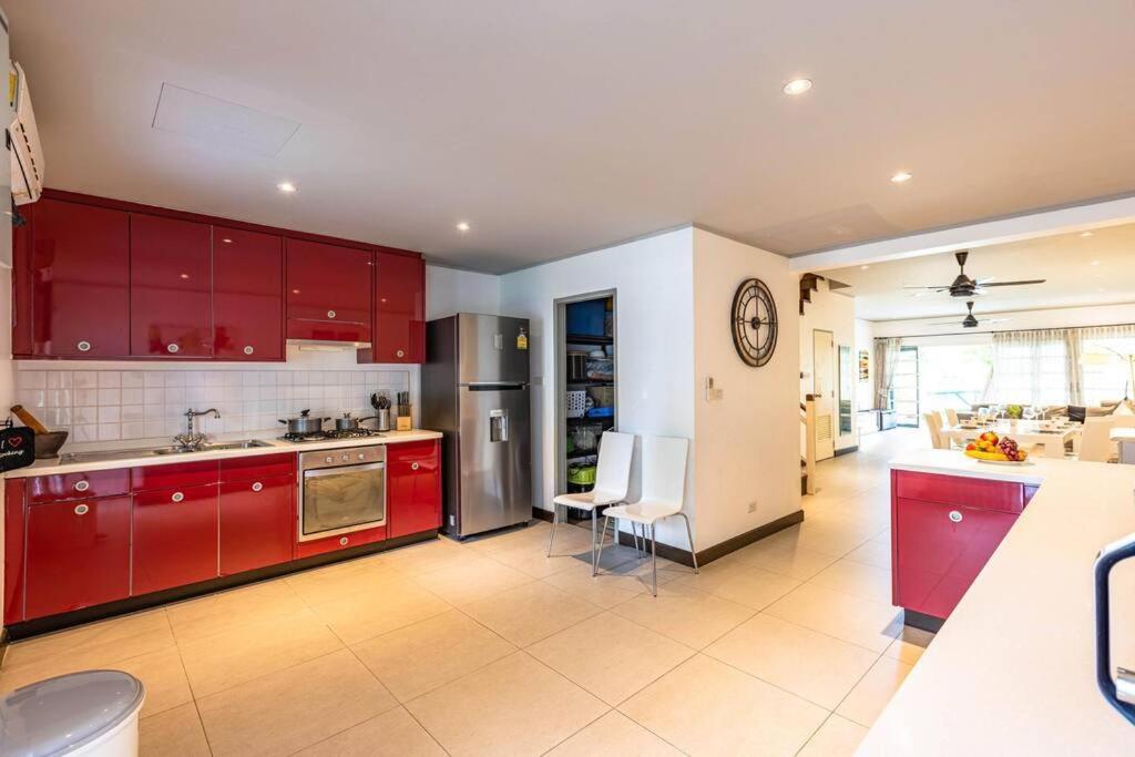 4 Bedroom Townhouse In Great Location! HHQ Extérieur photo
