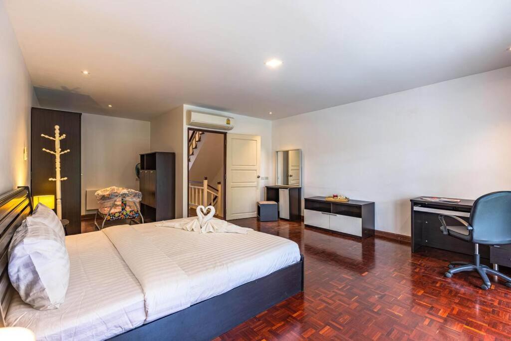 4 Bedroom Townhouse In Great Location! HHQ Extérieur photo
