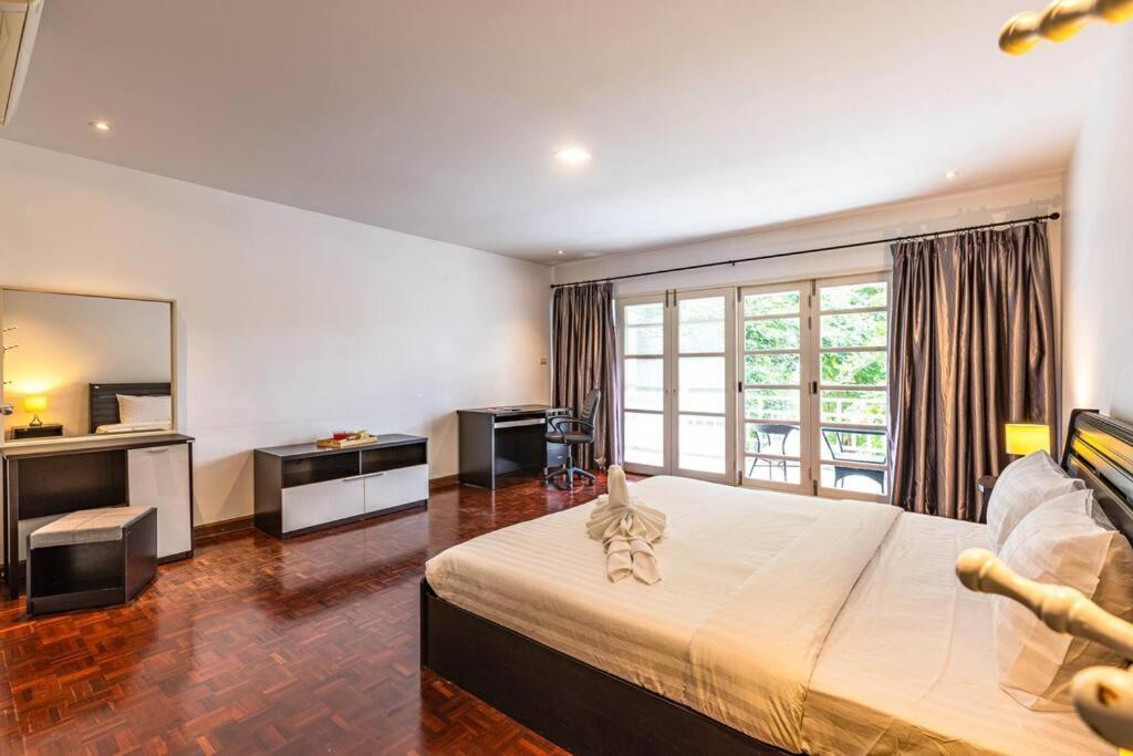 4 Bedroom Townhouse In Great Location! HHQ Extérieur photo